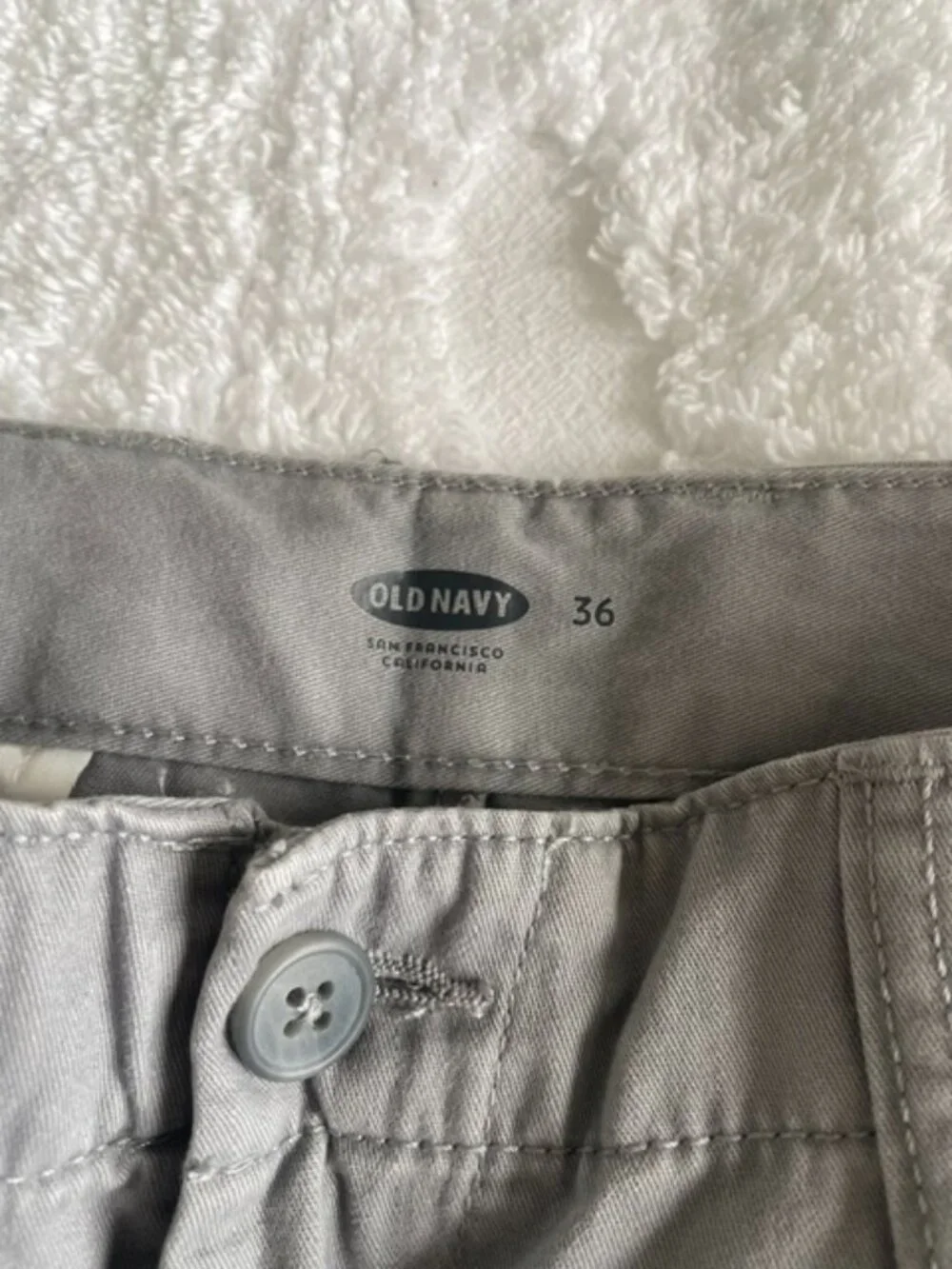 Old Navy Broken-In Flat front Shorts with pockets - Mens Size 36 - Gray - NWT
